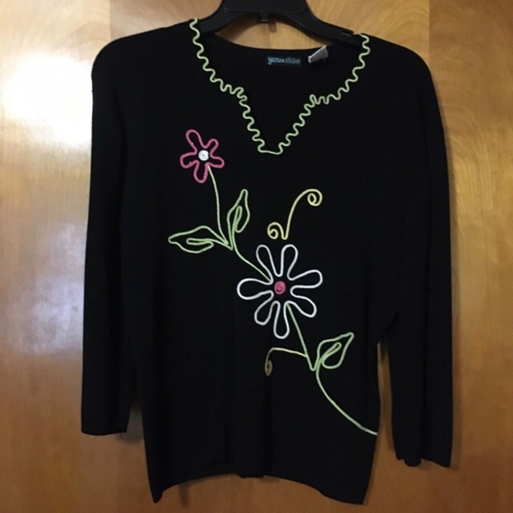 Yarns & Stitches Floral Sweater- Large